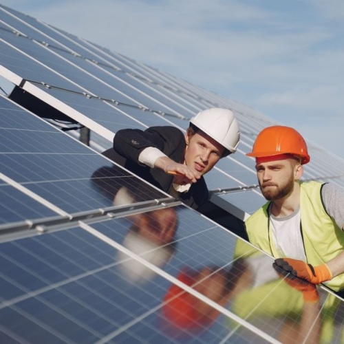 Hangisini Seçmeli? Güneş Elektriği mi Isı Pompası mı — Eviniz İçin En Karlı Yatırım Rehberi