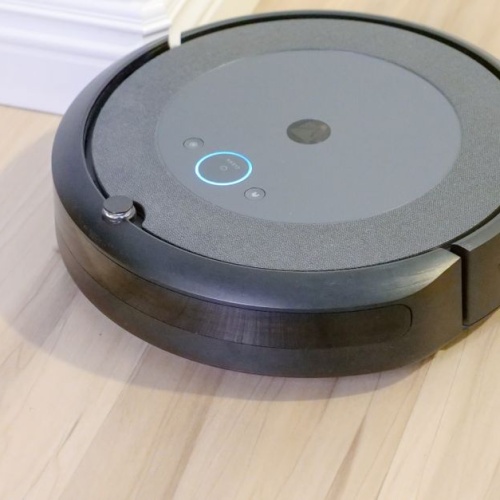 Laminat Parke ve Ahşap Panellerde Çiziksiz Parlaklık: En İyi Moplu Robot Süpürge Seçim Rehberi
